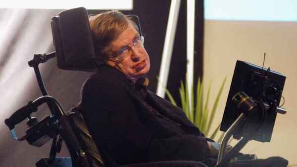 Stephen Hawking habría participado en orgía con menores, según documentos de Epstein