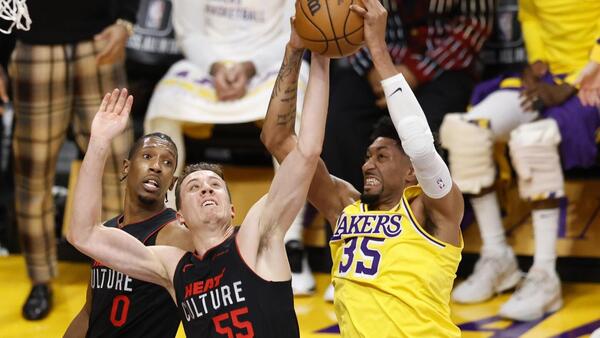 Los Lakers no levantan cabeza