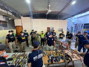 Veneratio: Requisa de mil armas blancas en Tacumbú - Judiciales.net