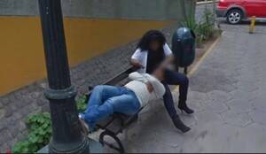 Se estaba guiando por una app para llegar a un lugar y al ver las fotos ¡pilló a su “lapa” con otro!