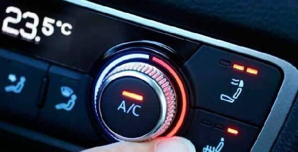 ¡Cháke! Estacionar vehículo con el aire acondicionador encendido por mucho tiempo puede ser fatal