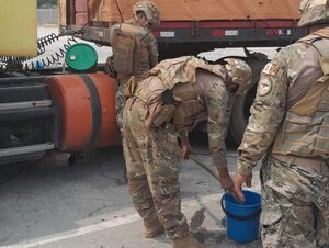 Camioneros paraguayos denuncian que no pueden acceder al combustible en Bolivia · Radio Monumental 1080 AM