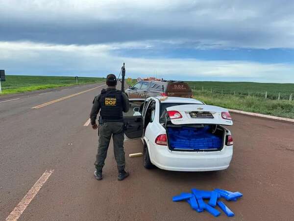 Interceptan automóvil con 435 kilos de marihuana en la frontera - Policiales - ABC Color