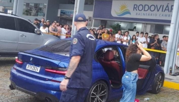 Cuatro amigos fallecen misteriosamente en el interior de un vehículo - Noticiero Paraguay