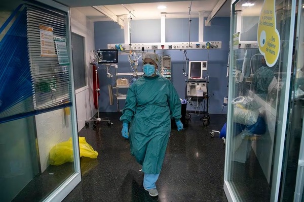 España: piden volver a la mascarilla en centros de salud ante aumento de covid-19