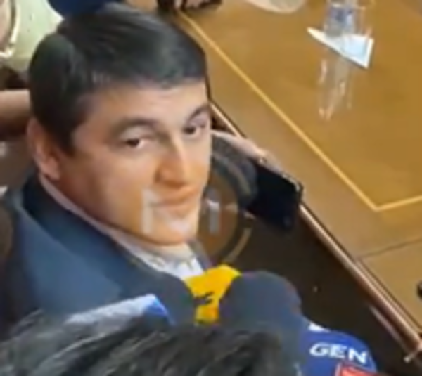 Diputado contrató como asesora a su esposa - Paraguay.com