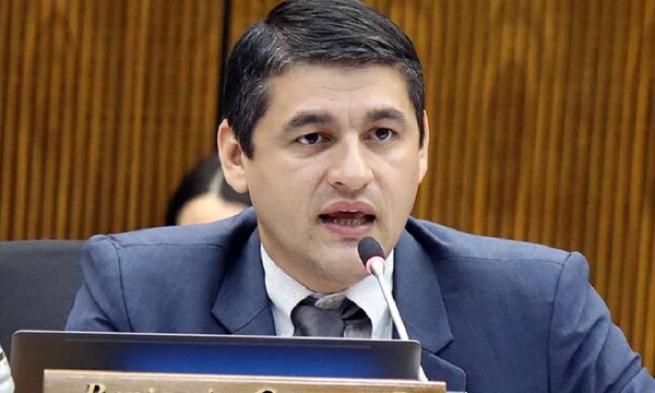 Diputado colorado admite que contrató como asesora a su esposa – Prensa 5