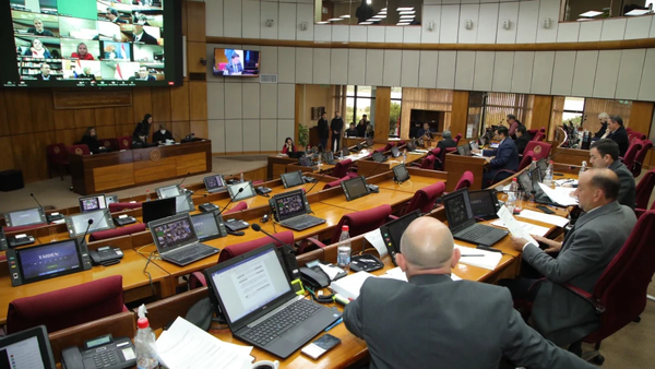 Senadores estrenarán computadoras con valor total de G. 1.677 millones - Noticiero Paraguay