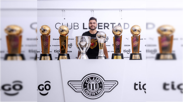 Versus / Héctor "Tito" Villalba seguirá en Libertad por una temporada más