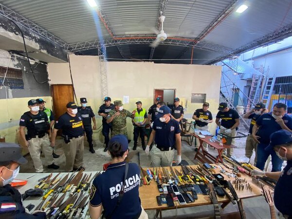 Incautan armas blancas y drogas en la Penitenciaría Nacional de Tacumbú
