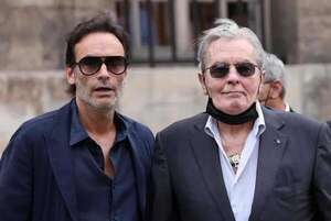La salud de Alain Delon resquebraja la unidad de su familia - Mundo - ABC Color