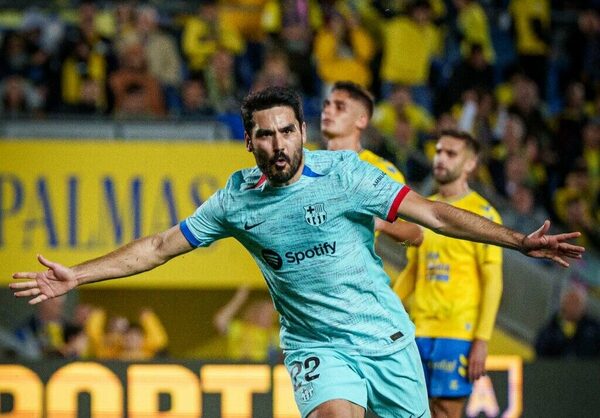 Versus / Barcelona se aferra a la Liga española con victoria de penal en el tiempo añadido