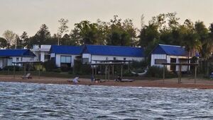 La Marina Lodge: En Coronel Bogado está el lugar del momento (salí de la habitación directo la playa)