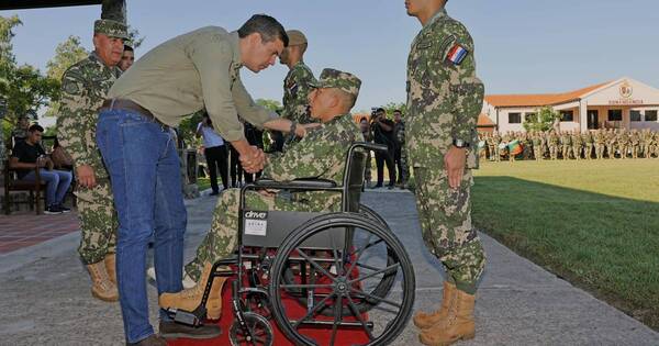 La Nación / Peña condecora a suboficiales y resalta trabajo conjunto realizado