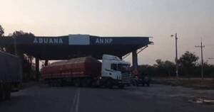 La Nación / Camioneros varados en Bolivia precisan ayuda de autoridades