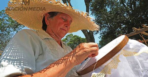 La Nación / El aopo’i busca conquistar con sus diseños atuendos de oficinas