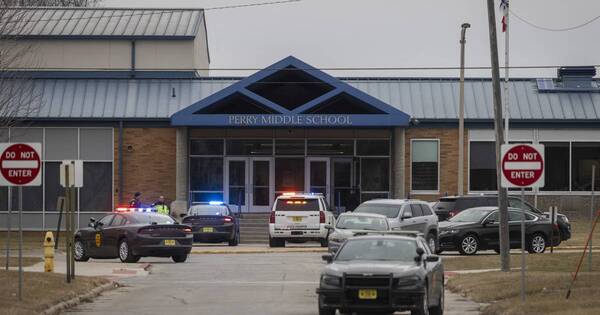 La Nación / Un muerto y 5 heridos en tiroteo en una escuela