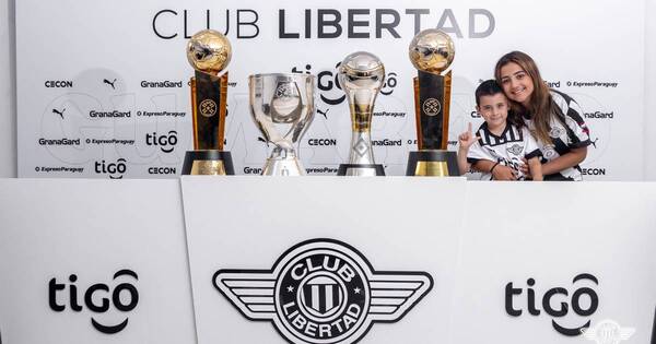 La Nación / Familias gumarelas posaron con los trofeos