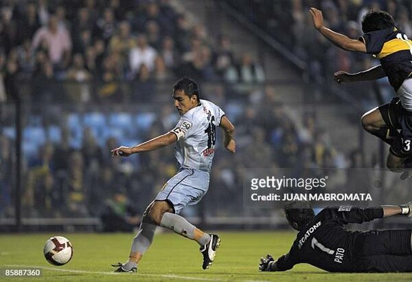 Versus / Paniagua recuerda el gol a lo Maradona que le marcó a Boca en la Bombonera