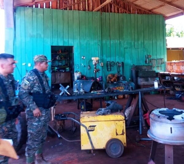 Allanamientos en San Alfredo en búsqueda de computadoras robadas de escuela