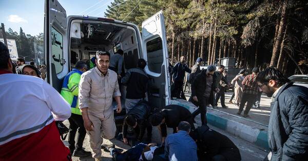 La Nación / Estado Islámico se atribuyó el atentado en Irán que dejó 84 muertos