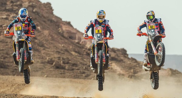 Tenaz lucha en la categoría motos buscando la gloria en el Rally Dakar 2024