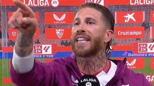 Duro cruce entre Sergio Ramos y un hincha en plena nota televisiva | 1000 Noticias