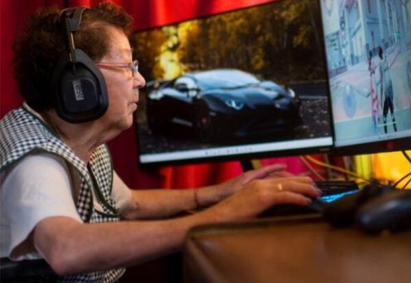 TODOS QUEREMOS UNA ABUELA QUE JUEGE FREE FIRE COMO “MAMI NENA”