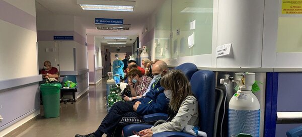 EE.UU: retoman el uso obligado de mascarillas en hospitales, ante aumento de casos de COVID-19 y gripe - El Independiente