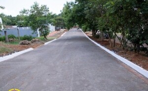 Comuna de CDE inaugura obras de empedrados con recursos propios