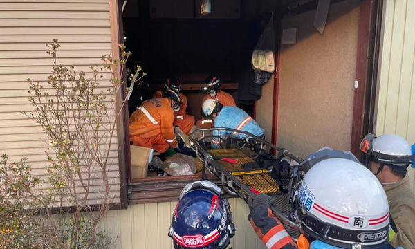 Una mujer de 80 años en Japón fue rescatada por un perro de rescate tras 72 horas después del terremoto