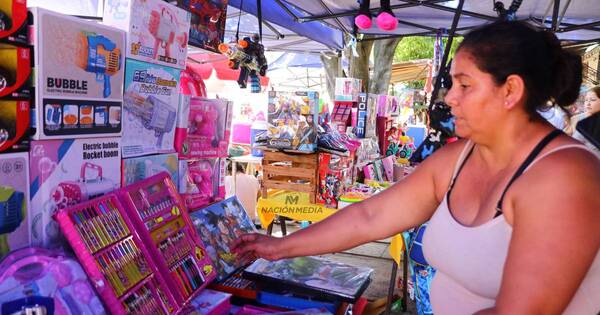 La Nación / Con colorida oferta y precios bajos aguardan a los Reyes Magos