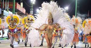 La Nación / Corrientes invita a descubrir sus carnavales