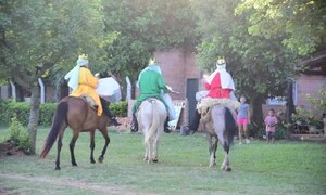 Reyes Magos sustituyen a camellos por caballos para visitar Misiones – Prensa 5