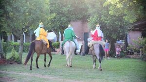 Reyes Magos sustituyen a camellos por caballos para visitar Misiones