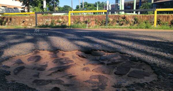 La Nación / Caminos de J. A. Saldívar están intransitables, plagadas de baches y arena