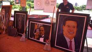 Horacio Cartes y El Padrino, cuadros pintados por Mbururu exhibidos en la Costanera