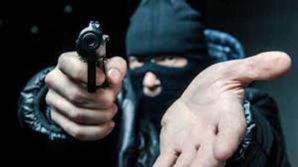 Delincuentes se alzan con G. 200 millones en asalto a cambista