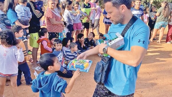 “Me considero un nexo entre las personas que ayudan y los que más necesitan”