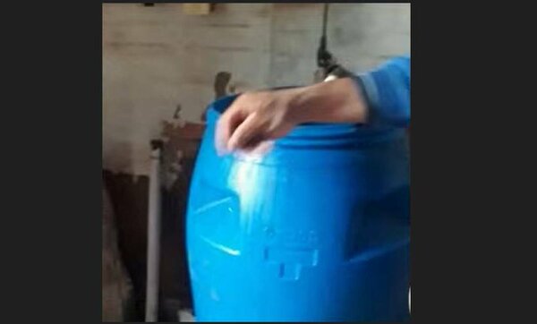 Madre que habría introducido a sus hijos a tambor de cloro estaría embarazada