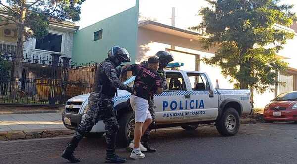 Conductor ebrio causa caos en el centro de Encarnación