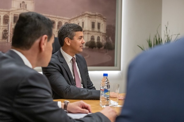 Peña promulga la mutilada versión cartista de la ley de conflicto de intereses