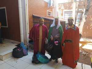 Los Reyes Magos llevan alegría a los niños del Hospital Regional de Encarnación