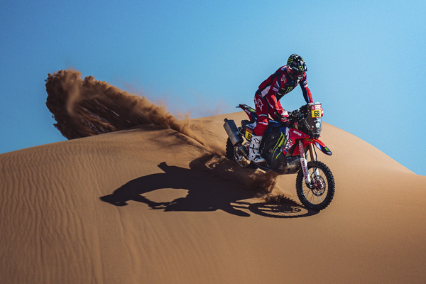 Abandono en el Dakar: El español Tosha Shareina sufrió una fractura en el brazo