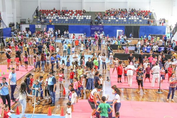 Presidente de la República comparte Día de Reyes Magos con los niños en el COP