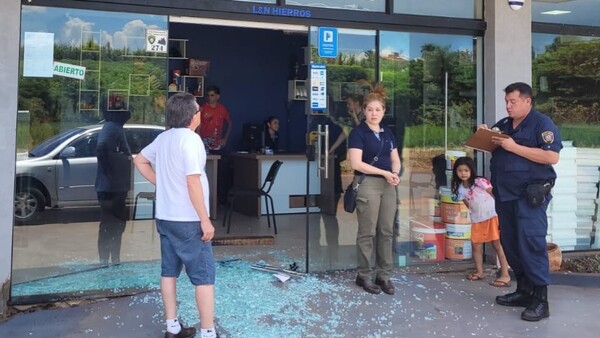 En violento asalto llevan recaudación de un local comercial en CDE