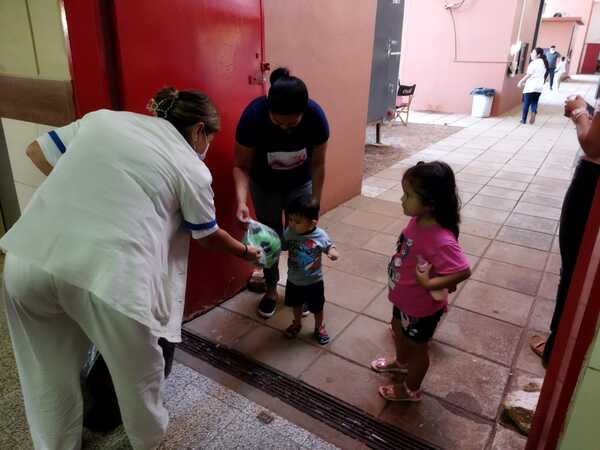 Reyes Magos se adelantaron en consultorios de Pediatría de Clínicas - San Lorenzo Hoy