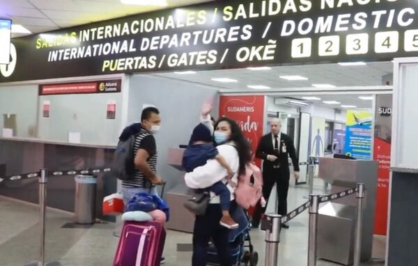 Retornó a su país el pequeño salvadoreño que se hizo un trasplante en el Pediátrico Niños de Acosta Ñu