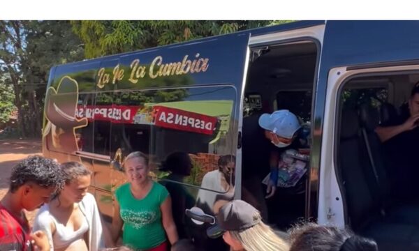 Marilina y Will salieron a repartir juguetes por reyes