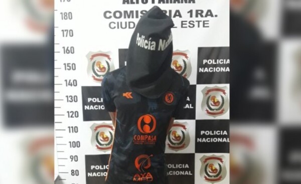 Detienen a adolescente por despojar de su celular a una joven